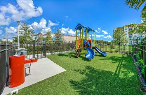 Miami Gardens House | Hard Rock Stadium Home Base! Luxe Condo w/Pool