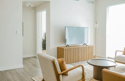 Miami Gardens House | Hard Rock Stadium Home Base! Luxe Condo w/Pool