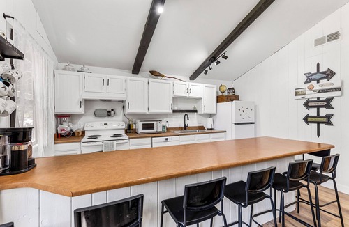 Flagstaff House | Harry Potters Hideaway-Walking distance to everything! Golf, food, coffee shops