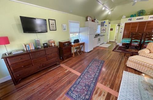Bokeelia Cottage | Has all of the modern comforts-hidden in the palm and mango groves.