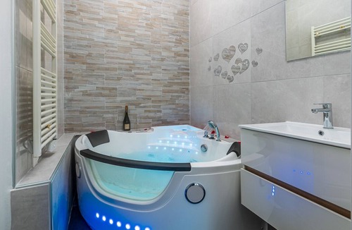 Asnieres-sur-Seine Resort | Havre de Paix Jacuzzi