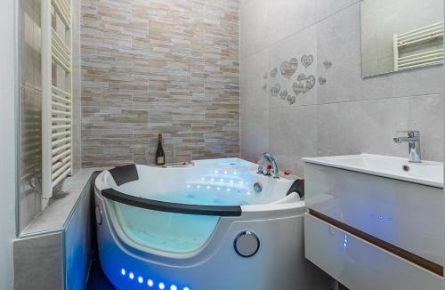 Asnieres-sur-Seine Apartment | Havre de Paix Jacuzzi