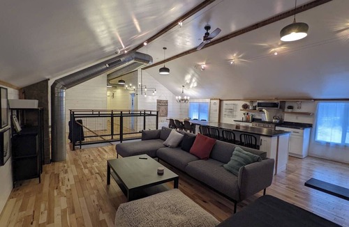 Goshen Apartment | Hay Loft in Historic Barn - 4 Minutes to Legoland