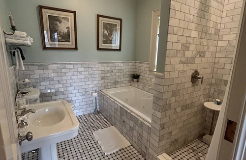 Warren Hotel | Hazeltine Boutique Hotel BnB