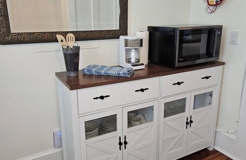 Ridgefield Bed & Breakfast | Heart Historic on Main St. Large Suite Fireplace. Ridgefield. 1.5 bathrooms.