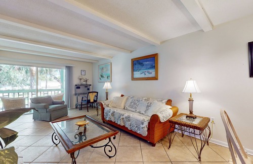 Eustis Apartment | Heart of downtown with a Lake-Front Views, Dog-Friendly