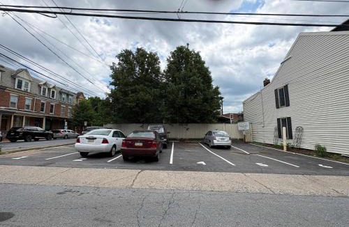 Harrisburg House | Heart of Midtown Home on Penn St - Pet Friendly