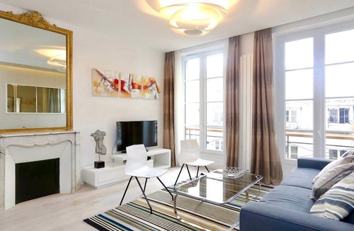 Bonne-Nouvelle Apartment | HEART of Paris, MONTORGUEIL, Les Halles, Louvre.