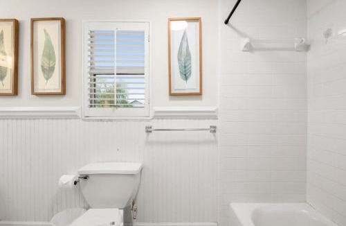 Hyde Park House | Heart of Tampa Hyde Park 4 Bedroom House - Located Near Hyde Park Village, SoHo and Local Beach - Spacious and Comfortable Stay in Perfect Location - Great for Families and Groups Visiting Tampa Near Airport!