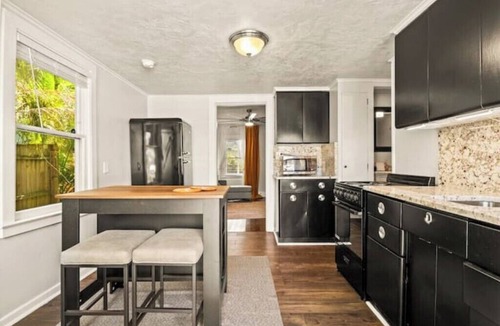 Historic Uptown House | Heart of The City Hideaway