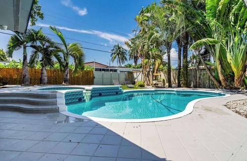 North Miami Beach House | Heated Pool Tropical Backyard 3BR, 12 min to Ocean