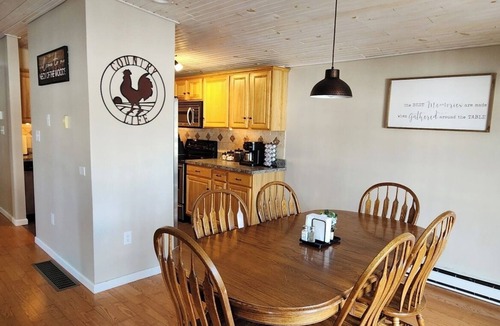Laurelton Cabin | Heavenly Views on the Creek!
