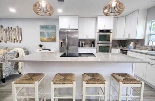 Tampa House | Hello Sunshine! 4 Bedroom w/Pool and Outdoor Bar