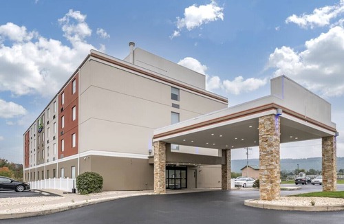 Lickdale Hotel | Hersheypark 2 Queen Room Breakfast and Gym