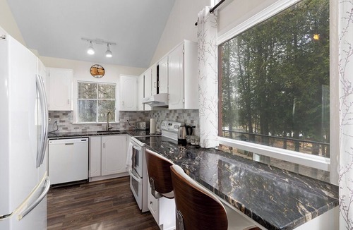 Grey Highlands Cottage | Hidden Haven Cottage: The Perfect Family Getaway for Fun and Relaxation!