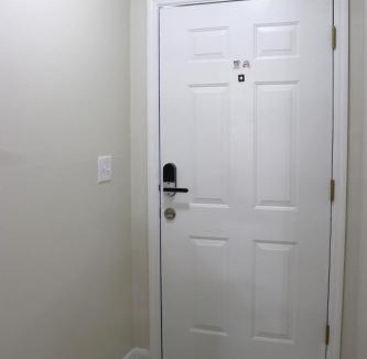 Lakeland Apartment | Hidden Sapphire-Apartment with Kitchen and Laundry