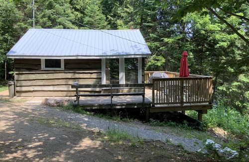 Faraday Cottage | HIDEAWAY - COZY 2 BEDROOM WATERFRONT COTTAGE SPRING, SUMMER 2025 AVAILABILITY!
