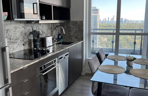 Norseman Heights Apartment | High End 6 people Apartment Islington Etobicoke