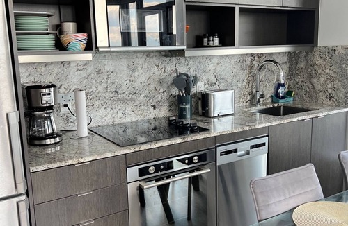 Norseman Heights Apartment | High End 6 people Apartment Islington Etobicoke