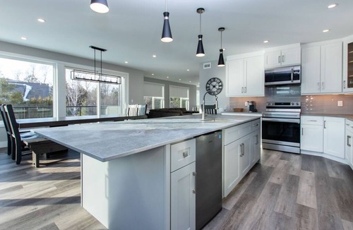 The Blue Mountains Ski Chalet | High-Tech Mountain Luxury, Fitness, Hot Tub & BBQ