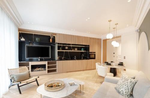 8th Arrondissement Apartment | HIGHSTAY - Luxury Serviced Apartments - Champs-Elysées