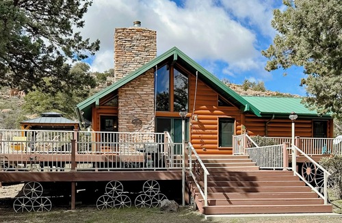 Miami Cabin | Hike, Fish & Relax: Secluded Miami Retreat w/Deck