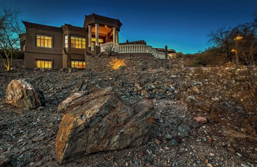 Foothills House | Hilltop Dreamhouse: Your Luxurious Picture-Perfect Getaway