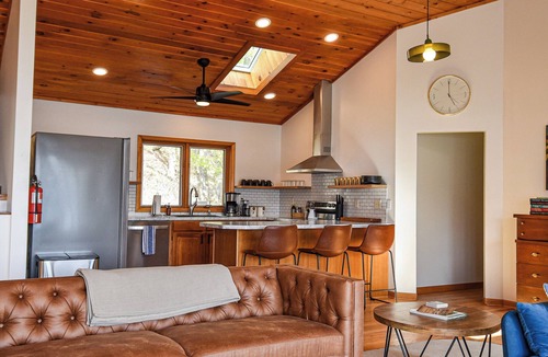 Naples House | Hilltop Escape: Epic Game Room, Lake Views, Fire Pit & Wine Trail