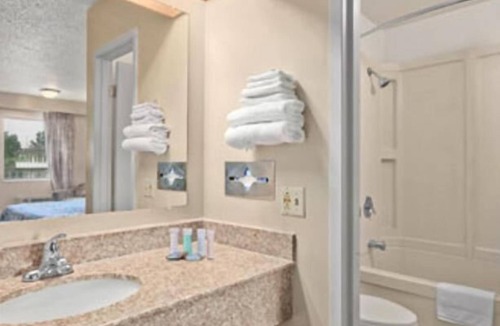 South Hills Hotel | Hilltop Inn