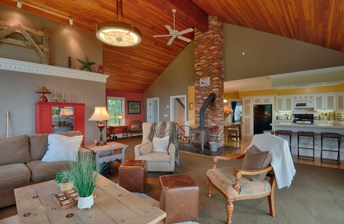 Tully House | Hilltop Retreat June-Oct -10% 5 nights or more (Auto Applies)