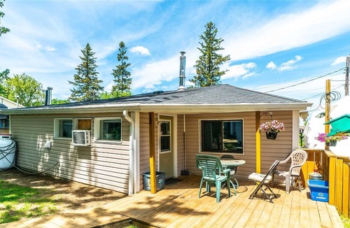 Dunsford House | Hilltop Shack with hot tub & sauna on Sturgeon Lake
