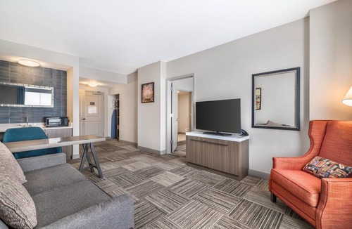 Newtonville Hotel | Hilton Garden Inn Albany/SUNY Area