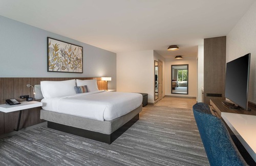 Plainview Hotel | Hilton Garden Inn Melville