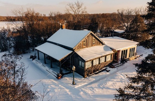 Georgian Bluffs Cabin | Hindman House: Quiet restful all-season rural retreat