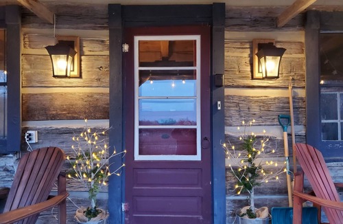 Georgian Bluffs Cabin | Hindman House: Quiet restful all-season rural retreat