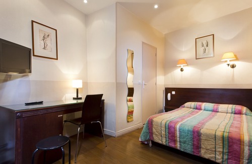 Quartier de la Chapelle Hotel | Hipotel Paris Gare du Nord Merryl