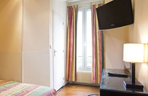 Quartier de la Chapelle Hotel | Hipotel Paris Gare du Nord Merryl
