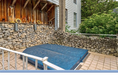 Port Albert House | Historic Inn Vacation Rental