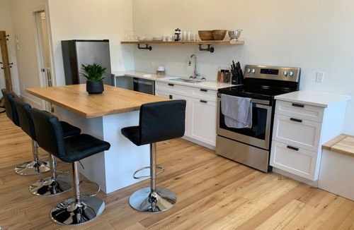 Kincardine Apartment | Historic 2 Bedroom Beach Lofts - Boutique Styled, Beach, Lake, stay Drifter Loft