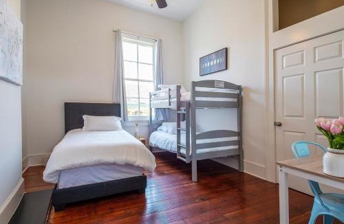 Faubourg Livaudais Apartment | Historic 3 bedroom 4blocks from famous St Charles Ave Mardi Gras parade route, steps to Jazz venues and restaurants