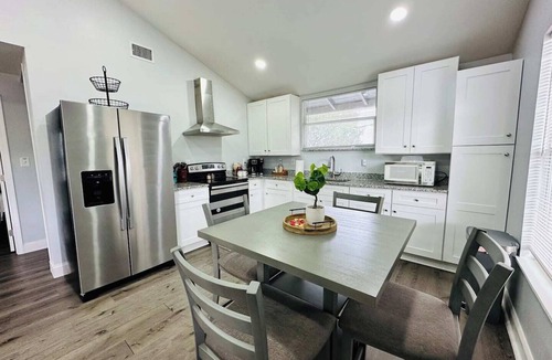 Dixieland Apartment | Historic Carriage House Apt-Guest Favorite!
