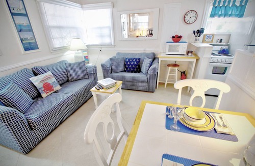 Pompano Beach House | Historic Cottage 2 Blks to Beach, Wi-Fi, Great Location!