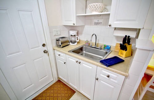 Pompano Beach House | Historic Cottage 2 Blks to Beach, Wi-Fi, Great Location!