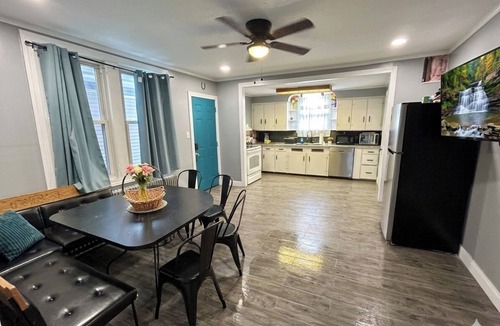 Beaver Meadows Apartment | Historic Downtown Beaver Meadows l 3 bd 4 sofa bd w Dishwasher Laundry & Kureg