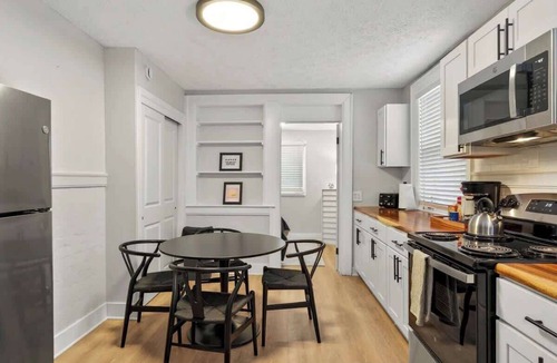 East Avenue Apartment | Historic East Ave2BDRM~King BD~Walkable~Central2