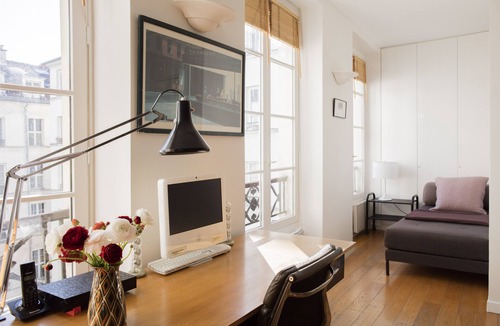 Bercy Apartment | Historical Bastille St Antoine, Calm, Chic loft.