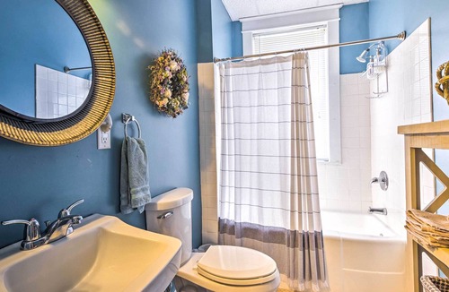 Historic Downtown Bedford Apartment | Historical Getaway w/ Porch, Walk to Dtwn & River!