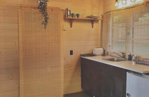 Muskoka Lakes Cabin | HK’S Love Den (Premium Lakefront View~ Muskoka Lake Cottages #1)