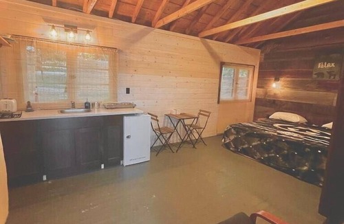 Muskoka Lakes Cabin | HK’S Love Den (Premium Lakefront View~ Muskoka Lake Cottages #1)