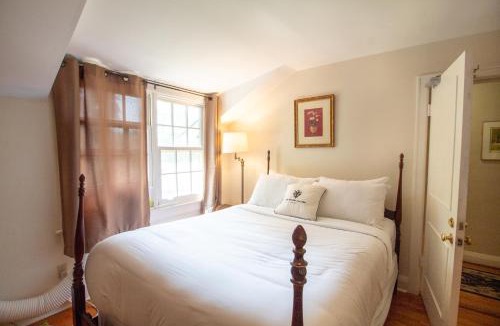 Kingston Bed & Breakfast | Hochelaga Inn